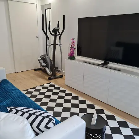 Homestay Chambre, Salle De Bain Et Salon Prive - Paris La Defense Puteaux