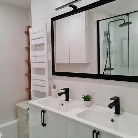 Homestay Chambre, Salle De Bain Et Salon Prive - Paris La Defense Puteaux