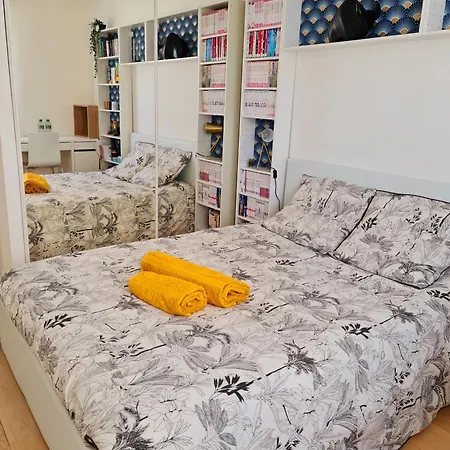 Chambre, Salle De Bain Et Salon Prive - Paris La Defense Homestay